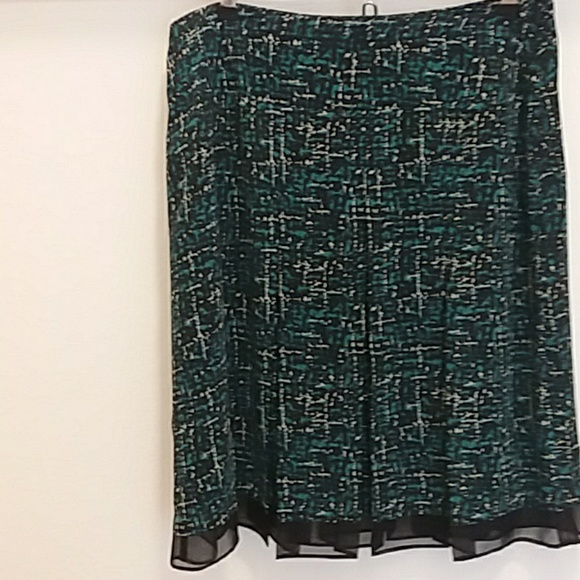 Pleated skirt - Picture 1 of 3